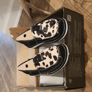 Ariat Black And White Cow Hide Cruiser